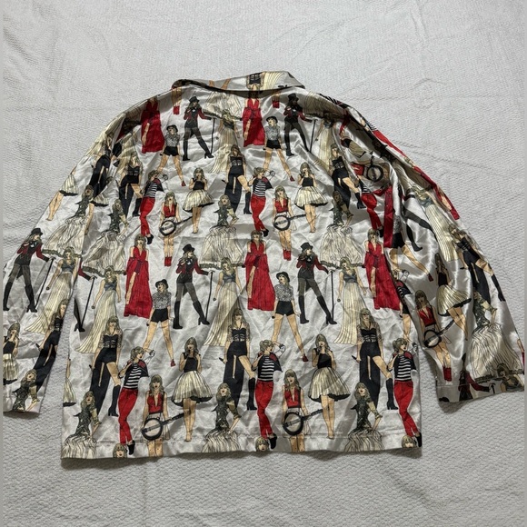 Taylor Swift Red Eras Women M Pajamas Top Long Sleeve Buttons Front - Picture 9 of 9